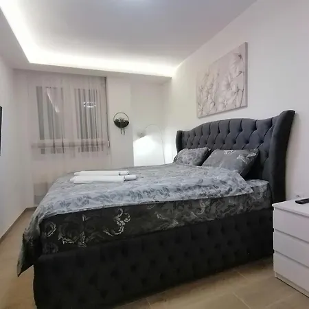 Andreas Lux Apartment *