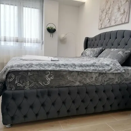 Andreas Lux Apartment